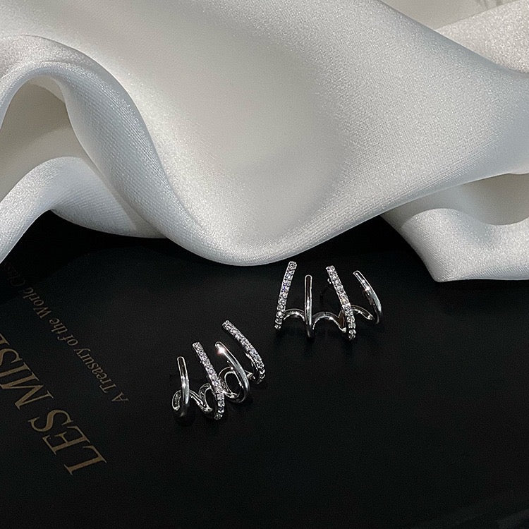Claw Stud Earrings