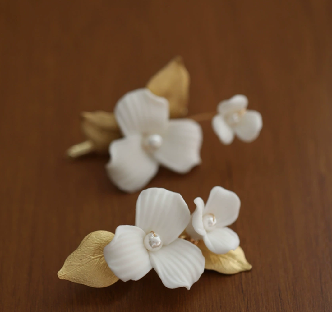 LILLIAN丨Zarte Blumen-Haarnadel aus weißem Porzellan