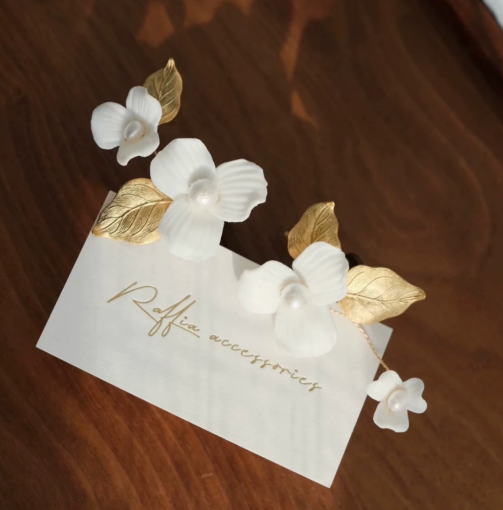 LILLIAN丨Zarte Blumen-Haarnadel aus weißem Porzellan