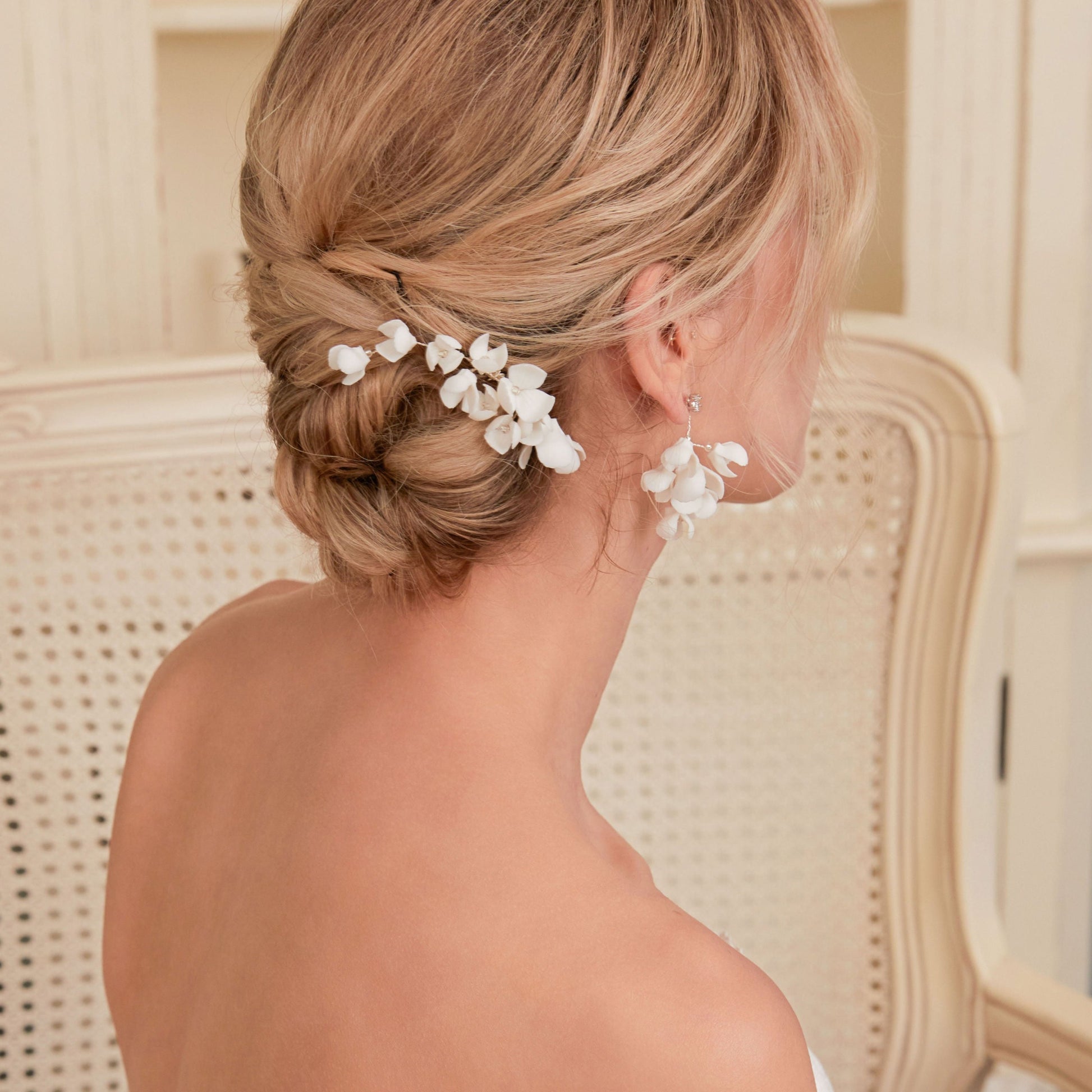 This hair comb is perfect for brides who want a modest and timeless look. It features delicate clay flowers and small beads that are arranged carefully to create a romantic and classic design.