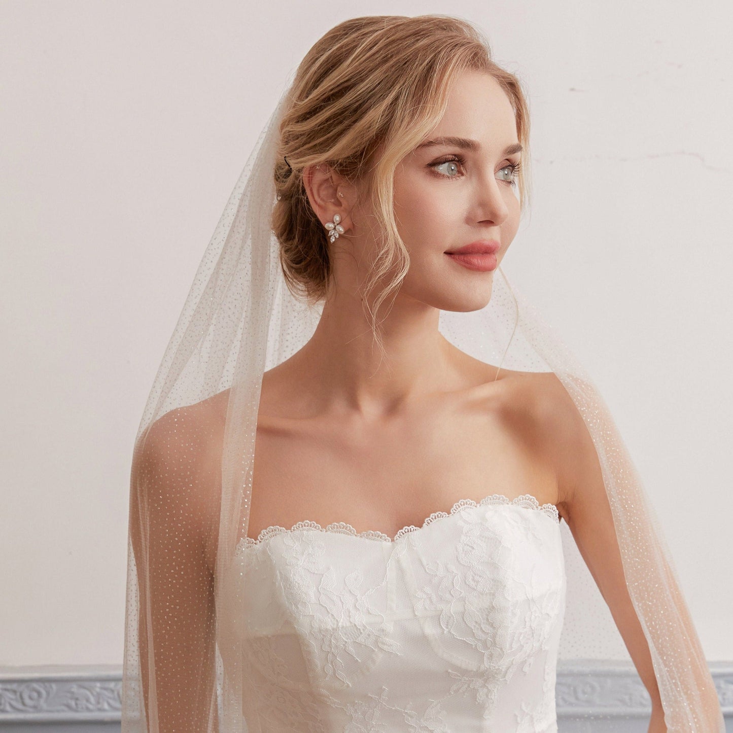 These stunning earrings feature leaf-like zirconia crystals that shimmer beneath three delicate pearls, evoking the graceful beauty of blooming flowers.