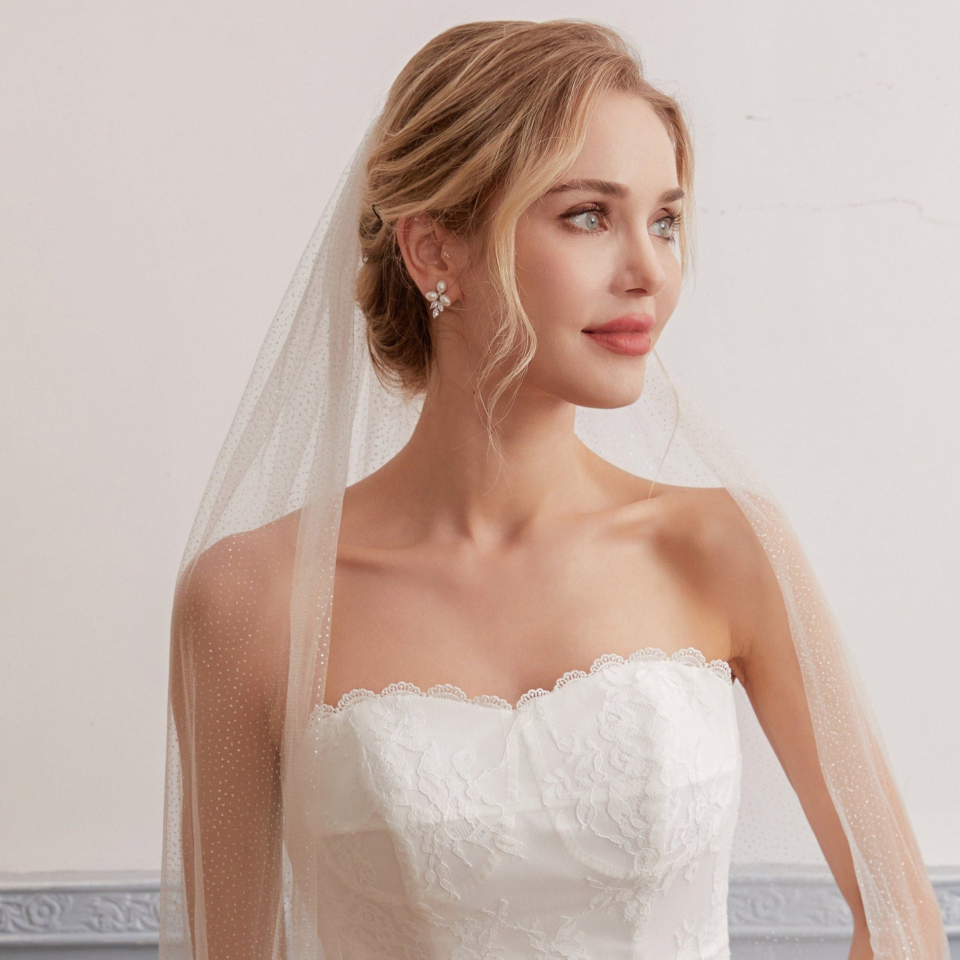 These stunning earrings feature leaf-like zirconia crystals that shimmer beneath three delicate pearls, evoking the graceful beauty of blooming flowers.