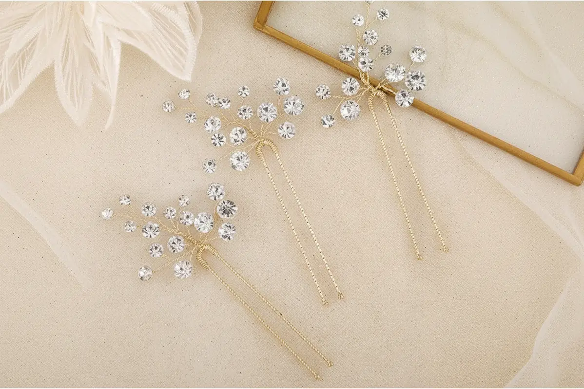 Close-up of the lustrous pearl on the handmade bridal hair pin