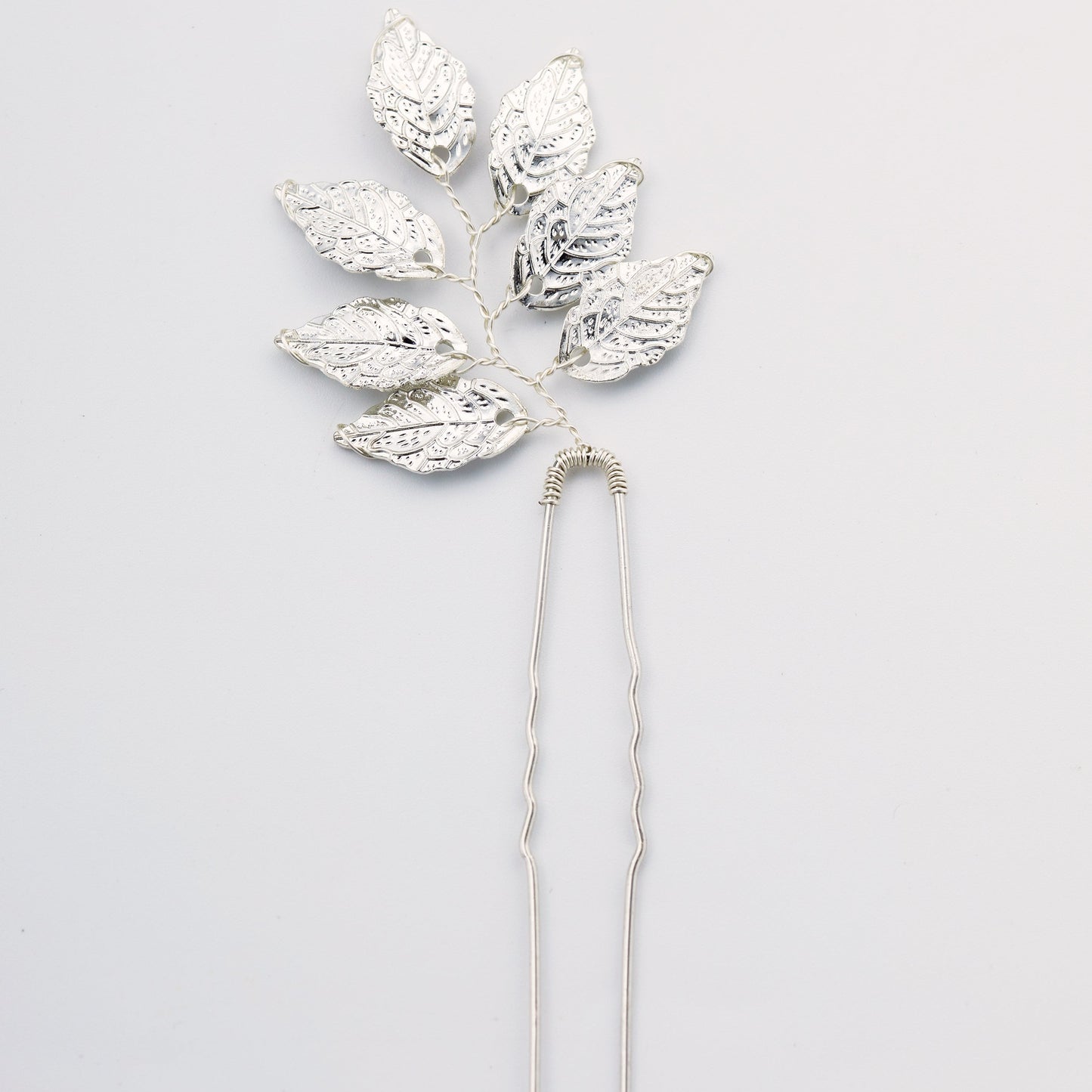 Minimalist and Delicate Gold Leaf Bridal Hair Pins.
