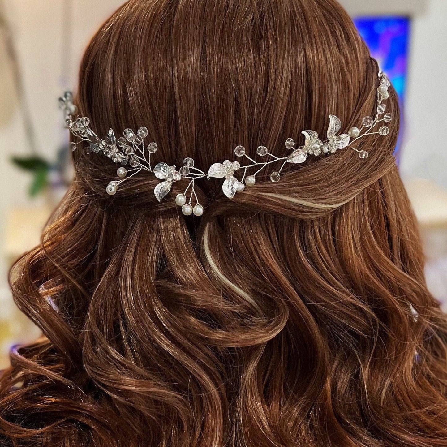 Delicate Pearl,Leaf and Crystal Wedding Bridal Hair Comb.