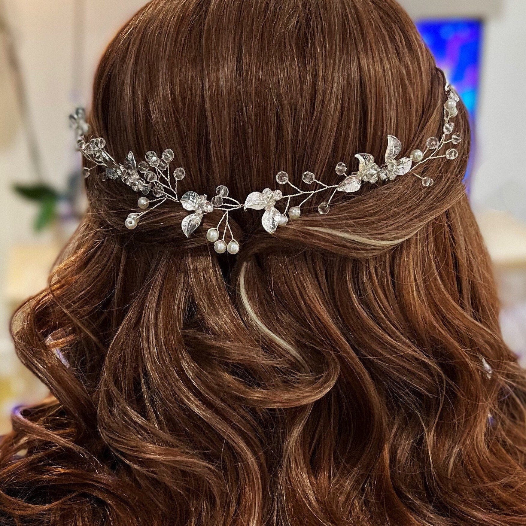 Delicate Pearl,Leaf and Crystal Wedding Bridal Hair Comb.