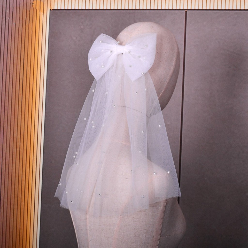 Tulle Pearl Bridal Hair Bow, Wedding Bow, Pearl Veil, Bride Veil Bow, Bridal Hair Bow, Wedding Accessory, Bridal Hair Vine,Wedding Hairpiece