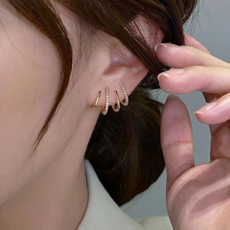 Claw Stud Earrings