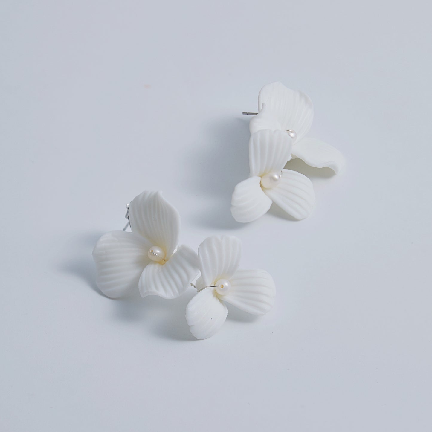 MADELEINE丨 Flowers and Pearl Wedding Hair Comb and Hairpin Set