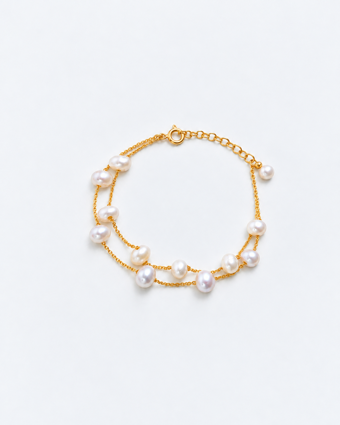 Gold double-strand pearl bridal bracelet arranged in a circular shape