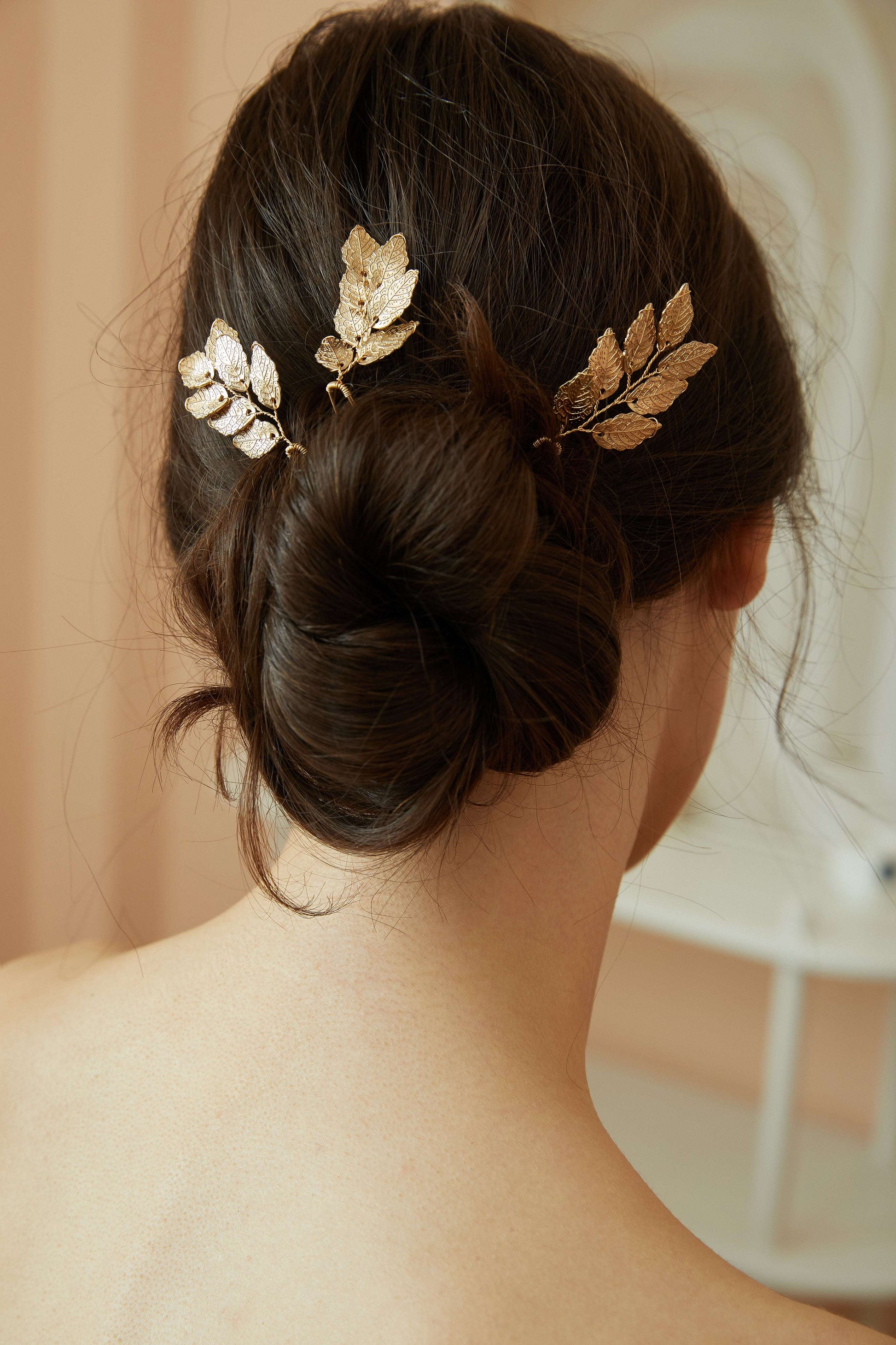 Minimalist and Delicate Gold Leaf Bridal Hair Pins.