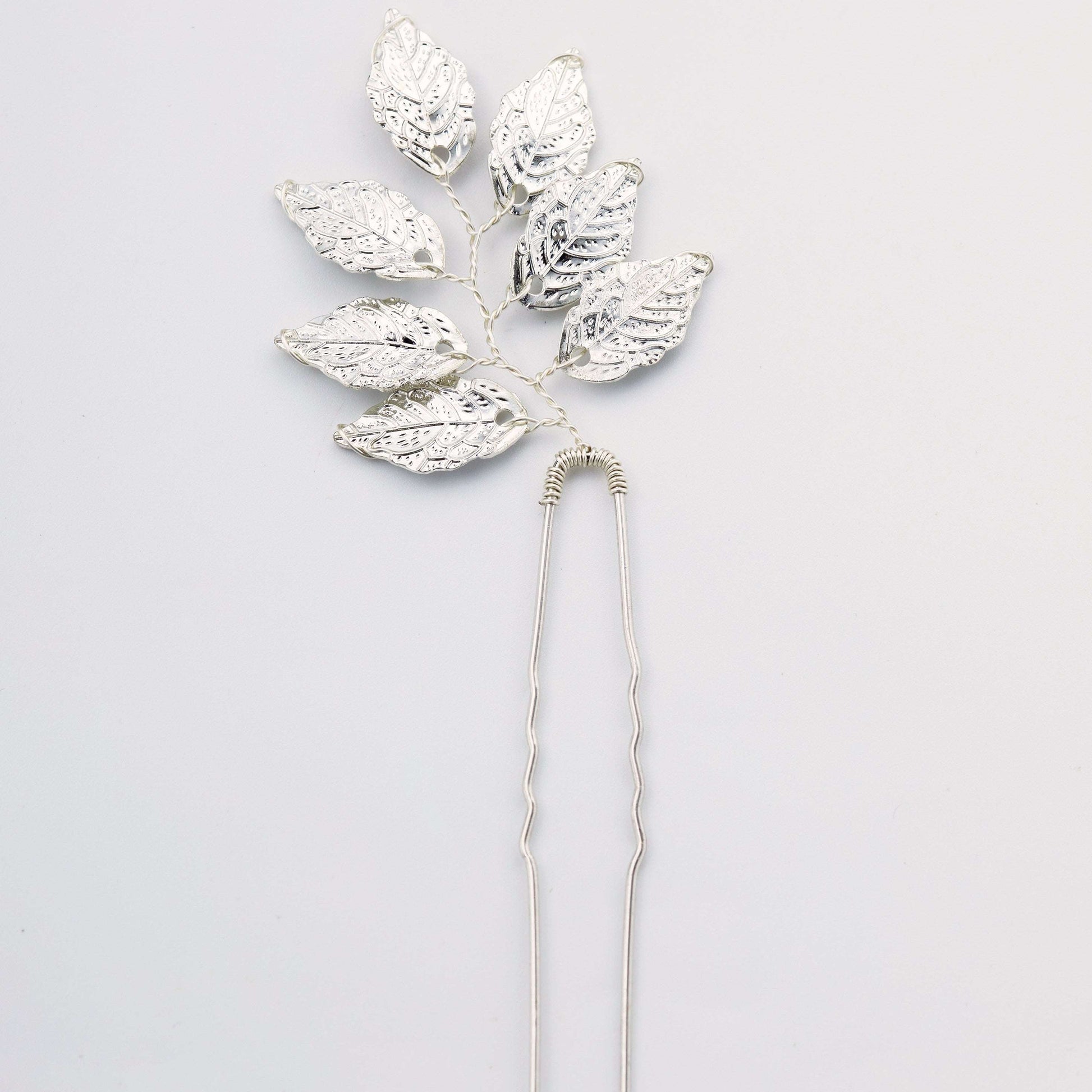 Minimalist and Delicate Gold Leaf Bridal Hair Pins.