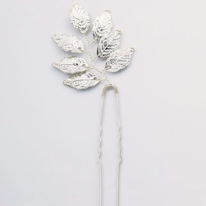 Minimalist and Delicate Gold Leaf Bridal Hair Pins.
