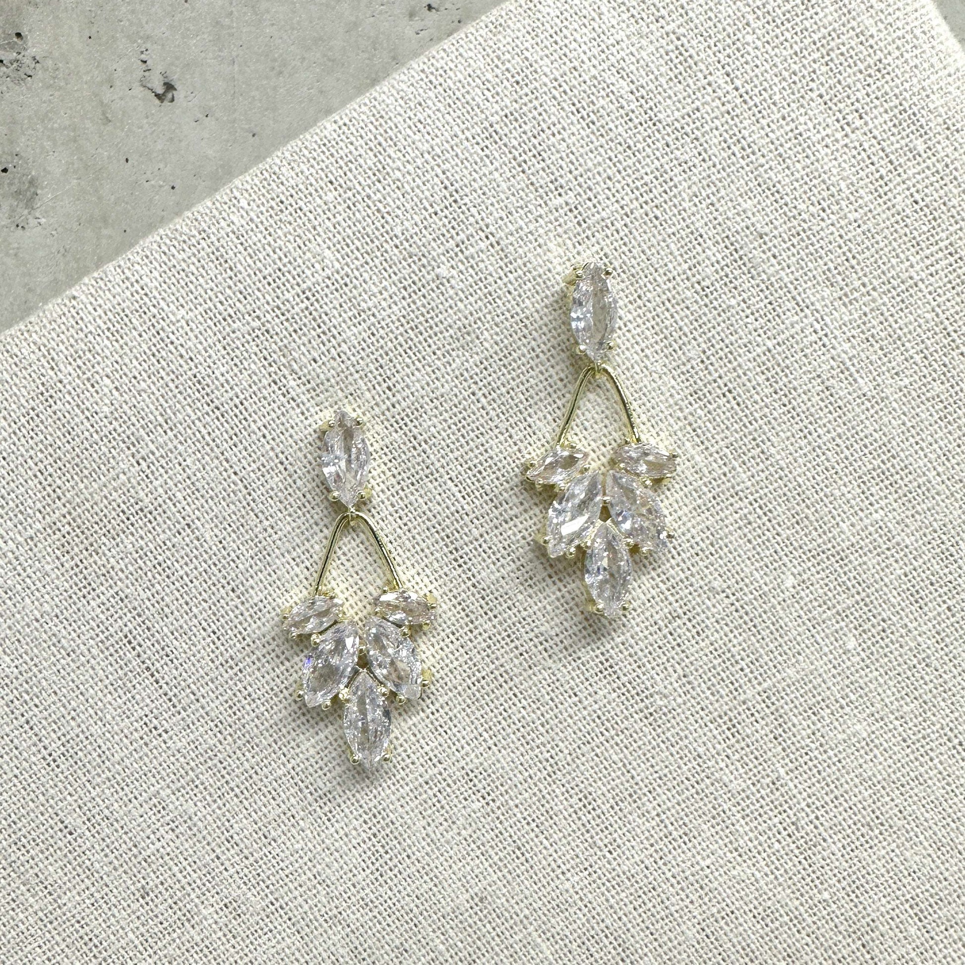 AMALIE丨Sophisticated Crystal Drop Earrings