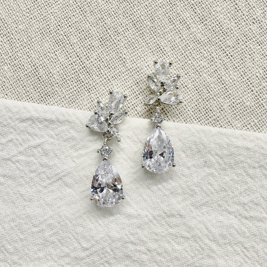 EVIE丨Dainty Crystal Bridal Drop Earrings