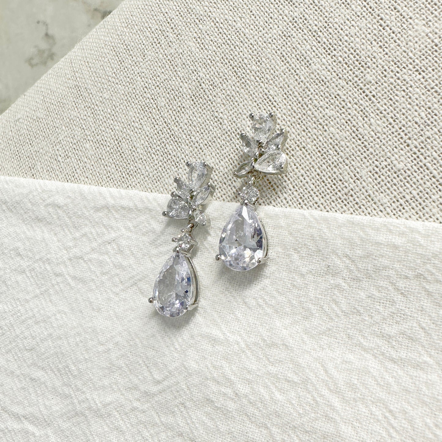 EVIE丨Dainty Crystal Bridal Drop Earrings