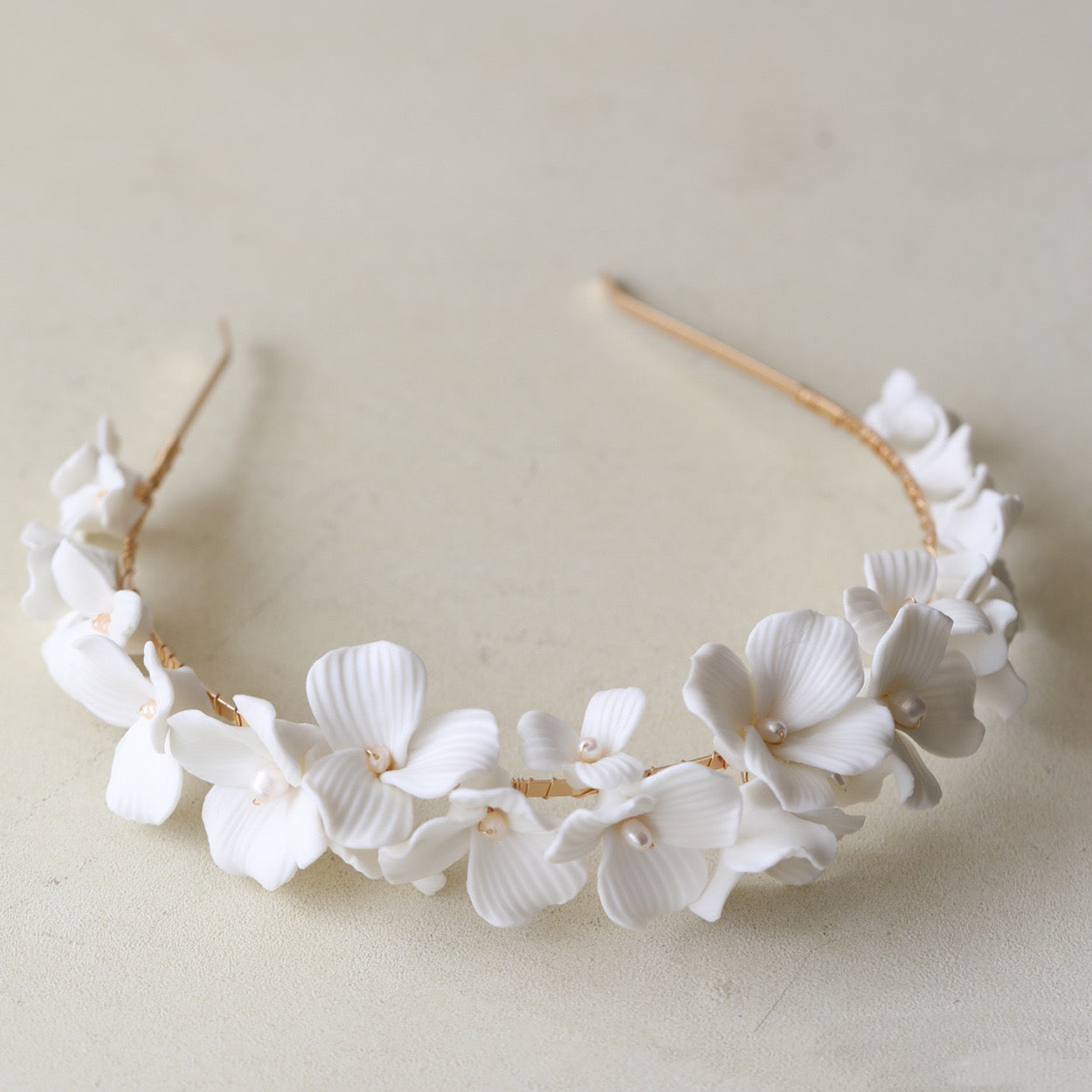 Zartes Blumen-Brautarmband aus Porzellan