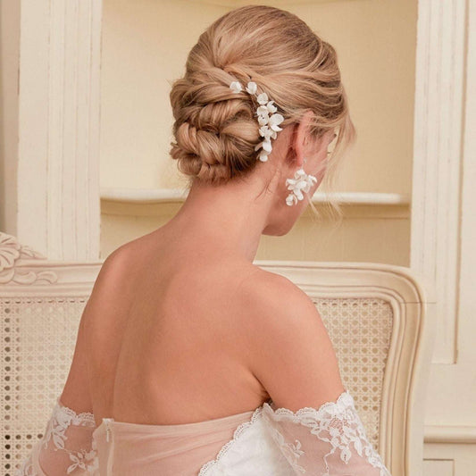 This hair comb is perfect for brides who want a modest and timeless look. It features delicate clay flowers and small beads that are arranged carefully to create a romantic and classic design.