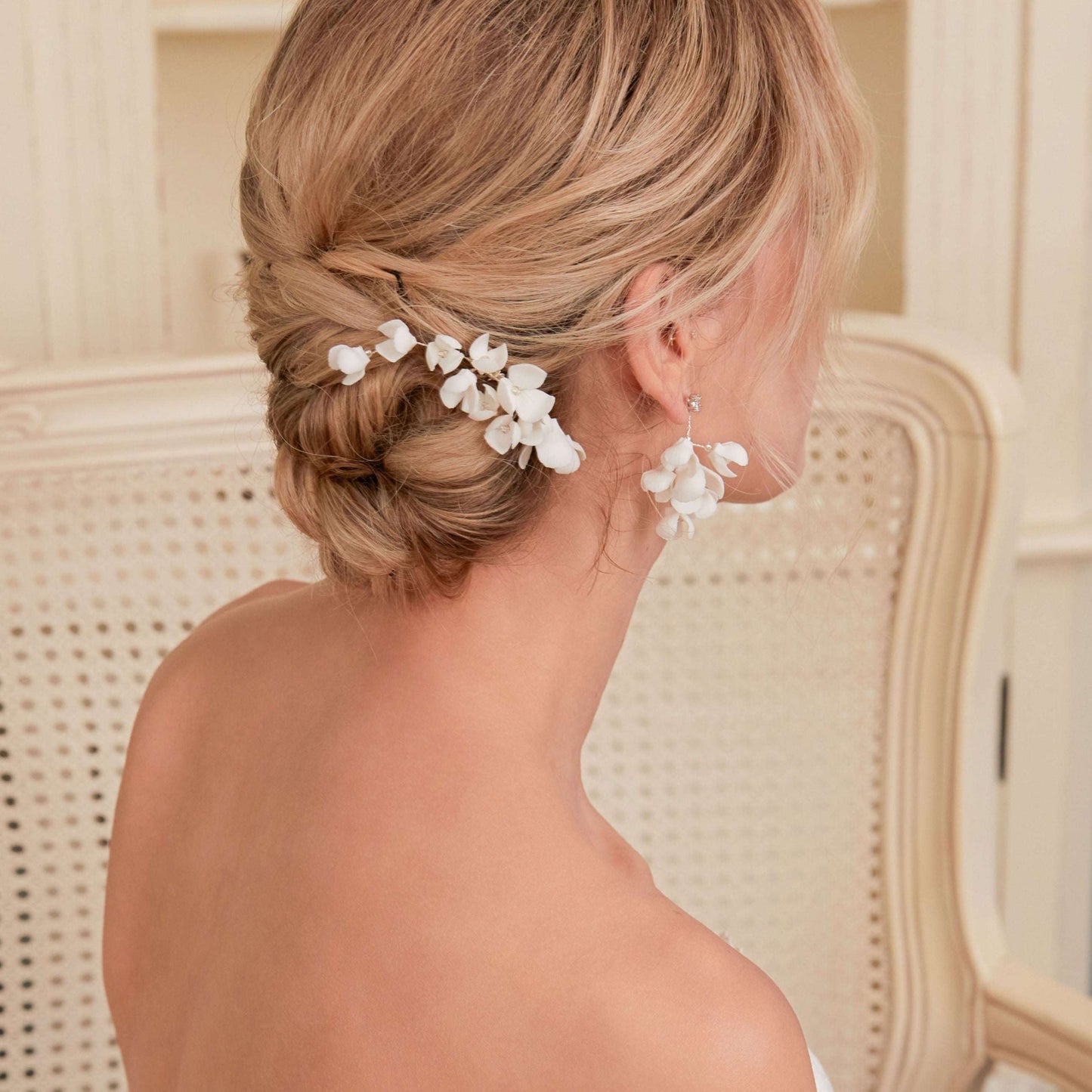 This hair comb is perfect for brides who want a modest and timeless look. It features delicate clay flowers and small beads that are arranged carefully to create a romantic and classic design.