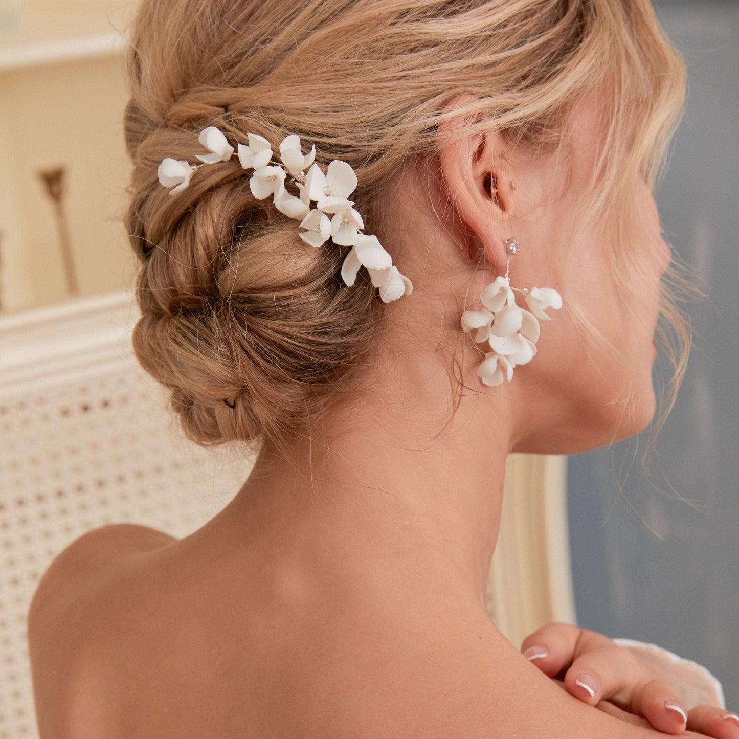 This hair comb is perfect for brides who want a modest and timeless look. It features delicate clay flowers and small beads that are arranged carefully to create a romantic and classic design.