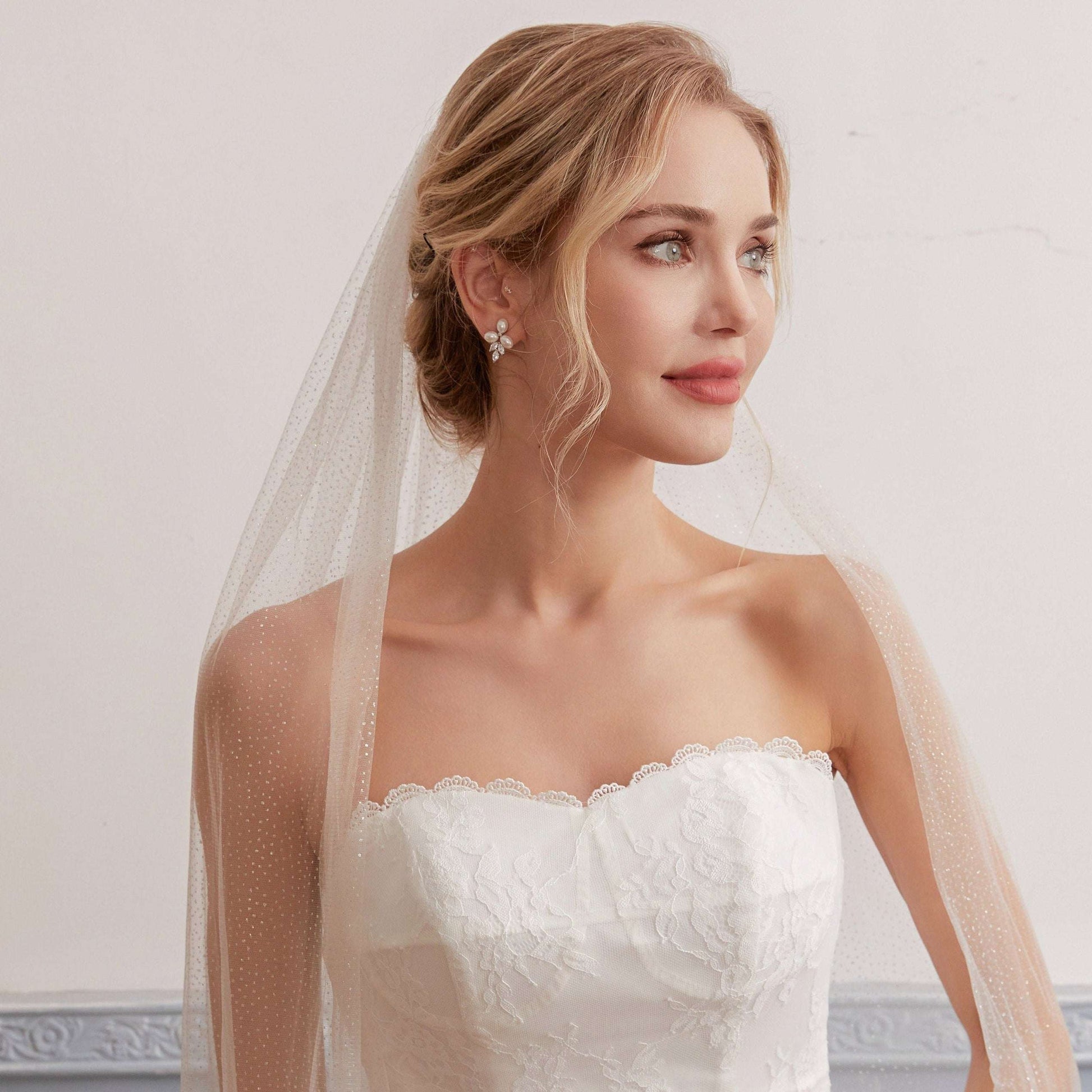 These stunning earrings feature leaf-like zirconia crystals that shimmer beneath three delicate pearls, evoking the graceful beauty of blooming flowers.
