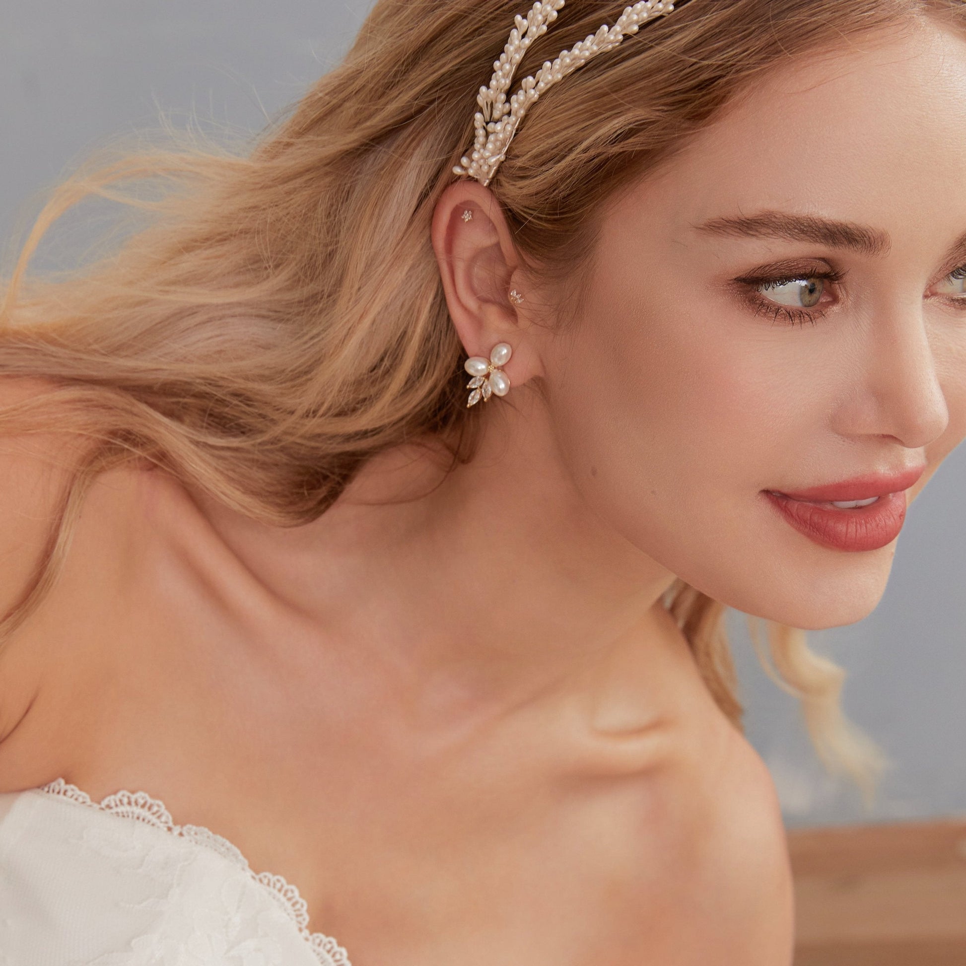 Stunning Baby's Breath-inspired wedding headband. Featuring two rows of delicate faux pearls resembling Baby's Breath flowers, this stunning bridal accessory adds a touch of magic to your wedding look.