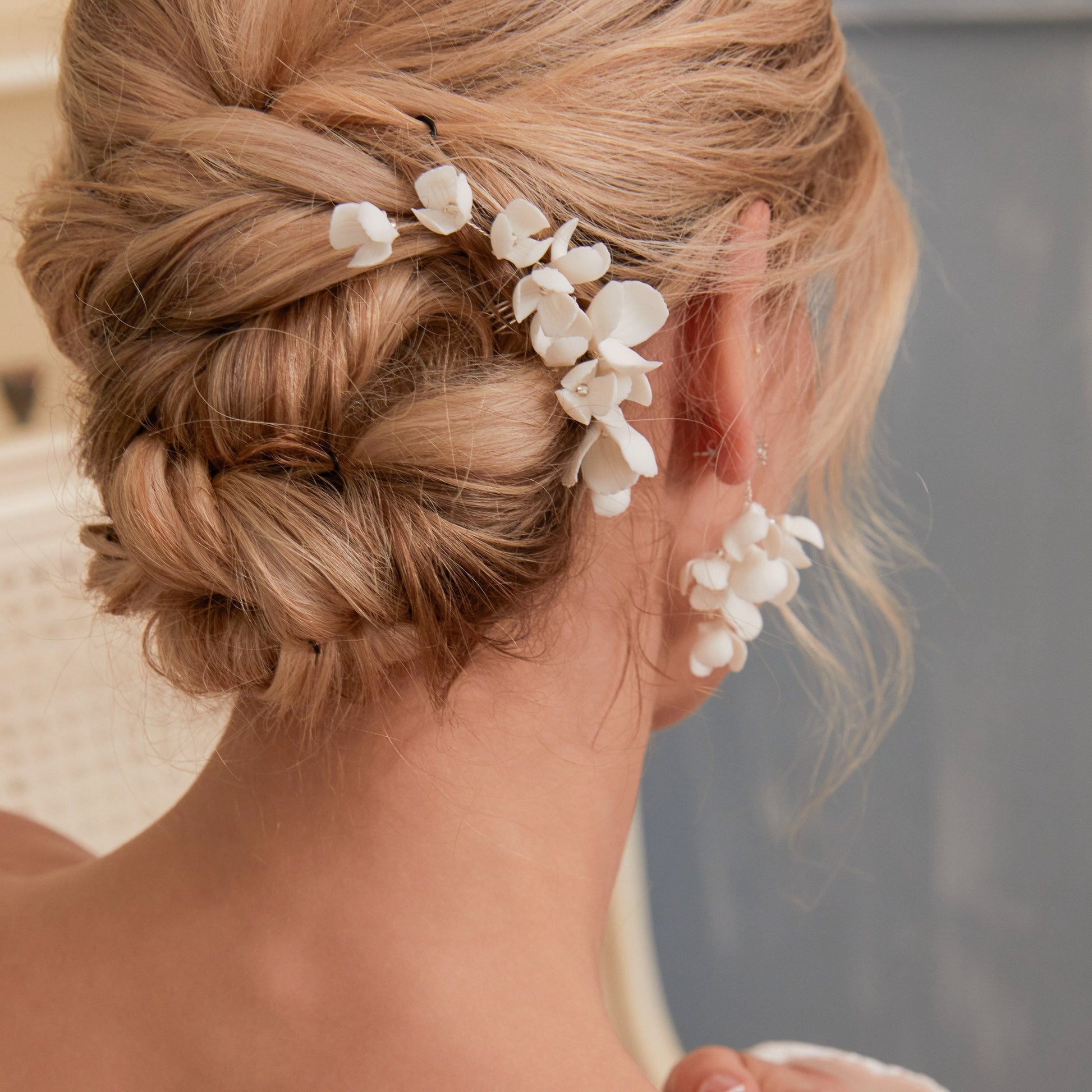 This hair comb is perfect for brides who want a modest and timeless look. It features delicate clay flowers and small beads that are arranged carefully to create a romantic and classic design.