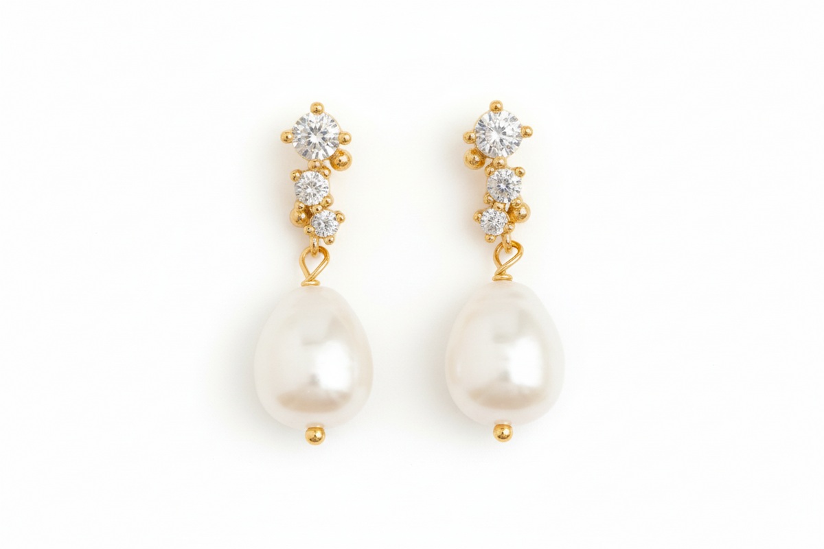 Pearl and diamond accent detail - vintage minimalist earrings