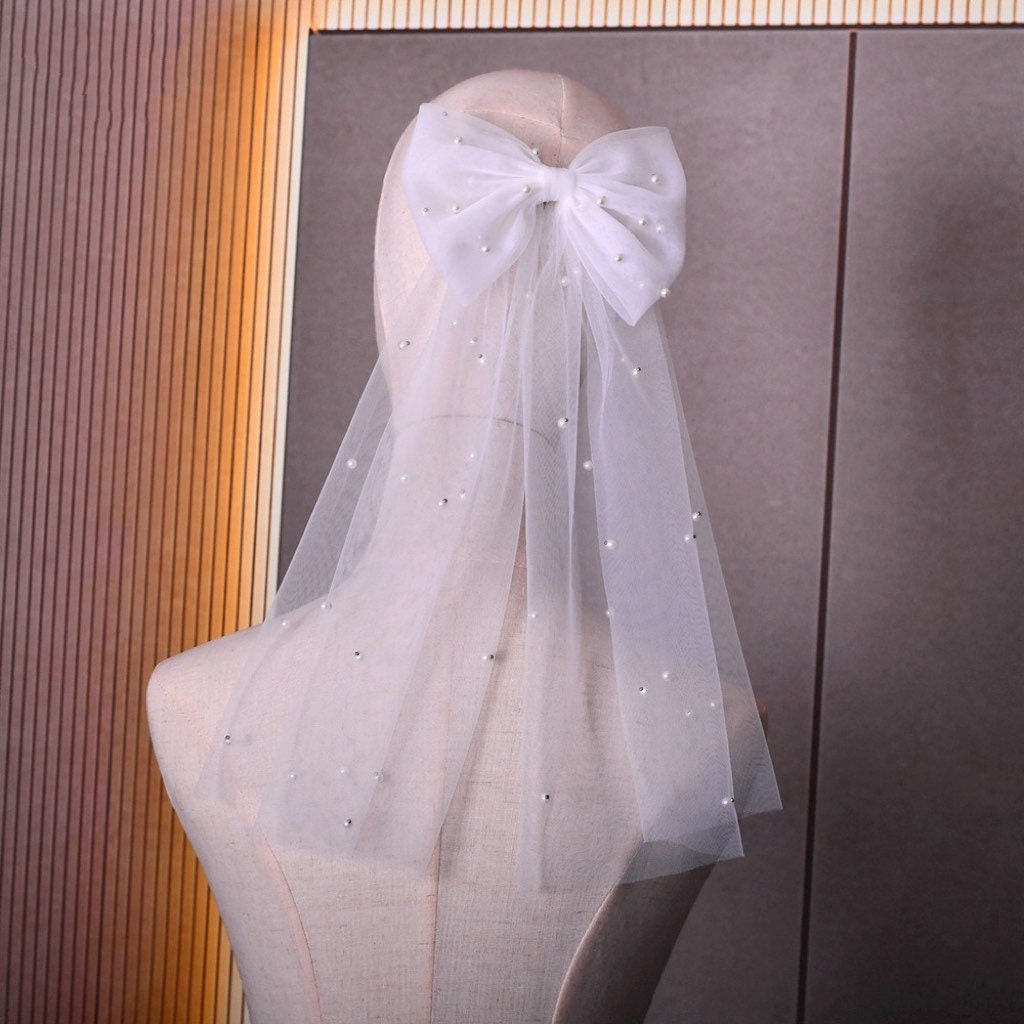 Tulle Pearl Bridal Hair Bow, Wedding Bow, Pearl Veil, Bride Veil Bow, Bridal Hair Bow, Wedding Accessory, Bridal Hair Vine,Wedding Hairpiece