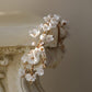 Zartes Blumen-Brautstirnband aus Porzellan mit Perlen und Kristallen